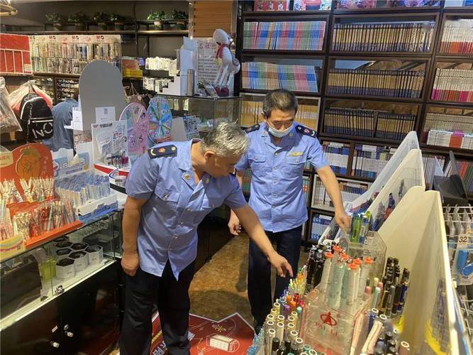 行动重点针对校园周边书店,文化用品店等场所是否存在不良文化产品